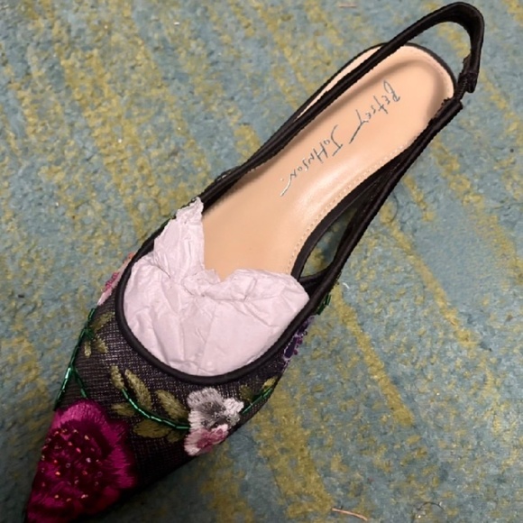 Betsy Johnson- Felix black floral shoe - Picture 2 of 3